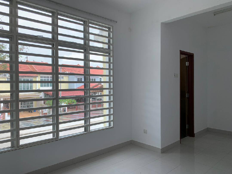 2 STOREY INTERMIDIATE OAKBERRY TAMAN PELANGI SEMENYIH 2   - photo 4