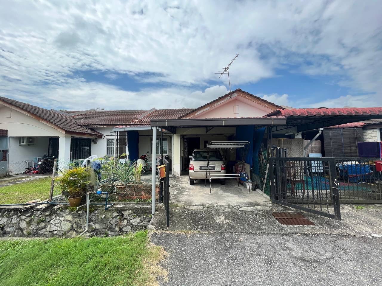 Single Storey Terrace Bandar Bukit Mahkota - photo 1