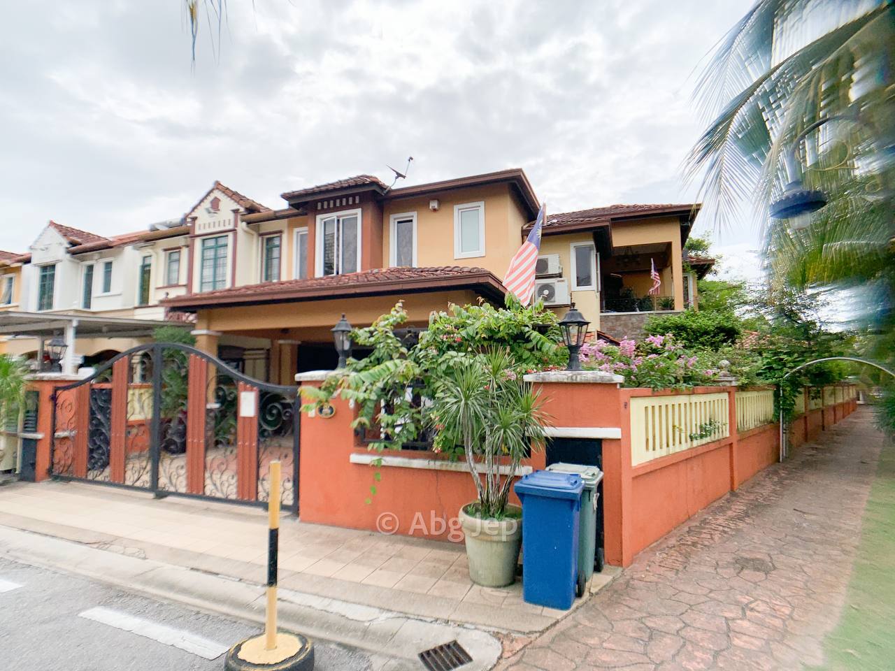 Double Storey Corner Lot Alam Damai Kuala Lumpur