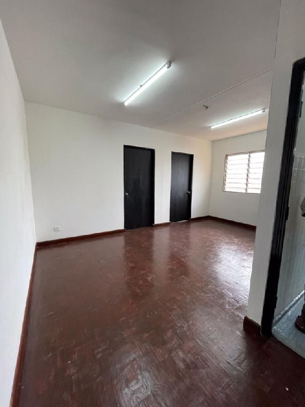Flat PKNS Seksyen 8 Shah Alam - photo 2