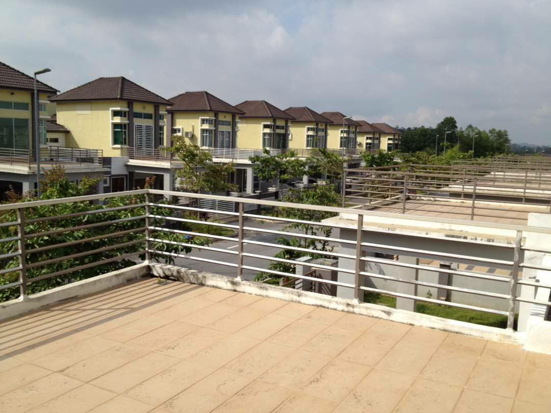 Warisan Puteri 1 and half storey semi-D house - photo 2