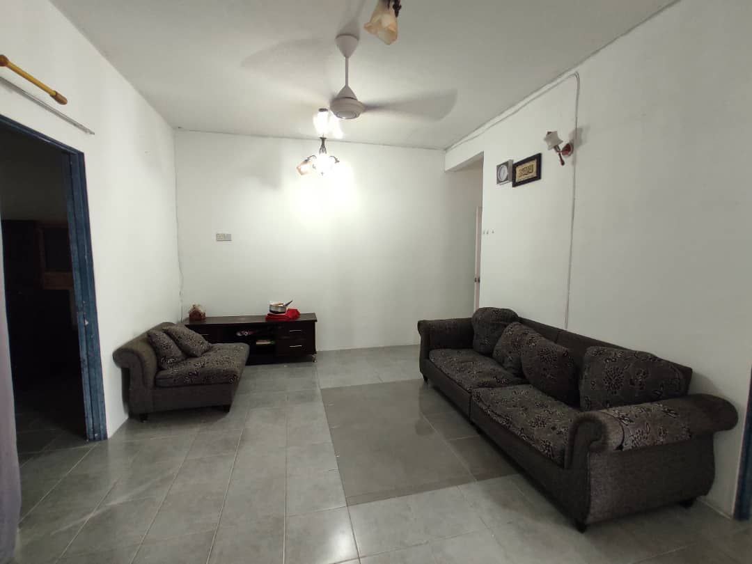 Arowana Impian 3-bedroom apartment Seremban 2 - photo 2