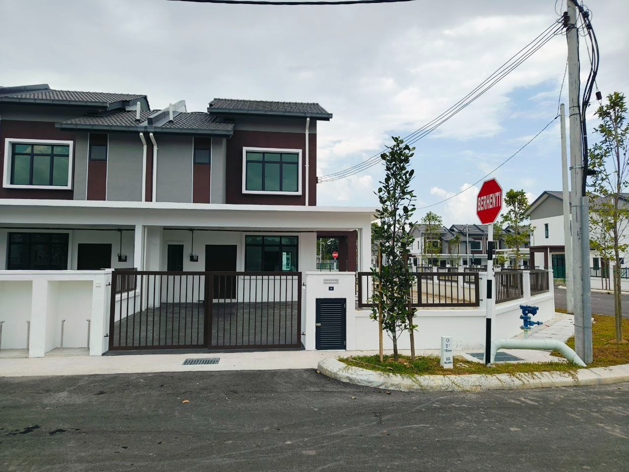 Brand New Rumah Corner Lot Iris Bandar Hillpark - photo 2