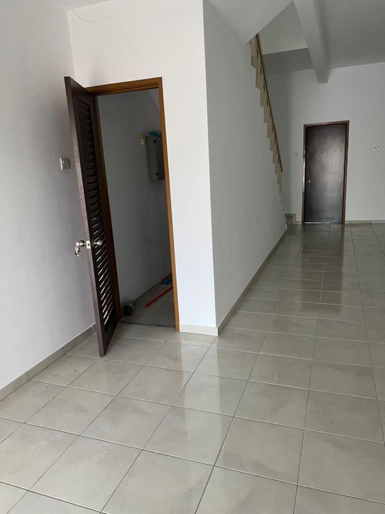 Facing OPEN 2 Storey Terrace Serene Heights Bangi - photo 3