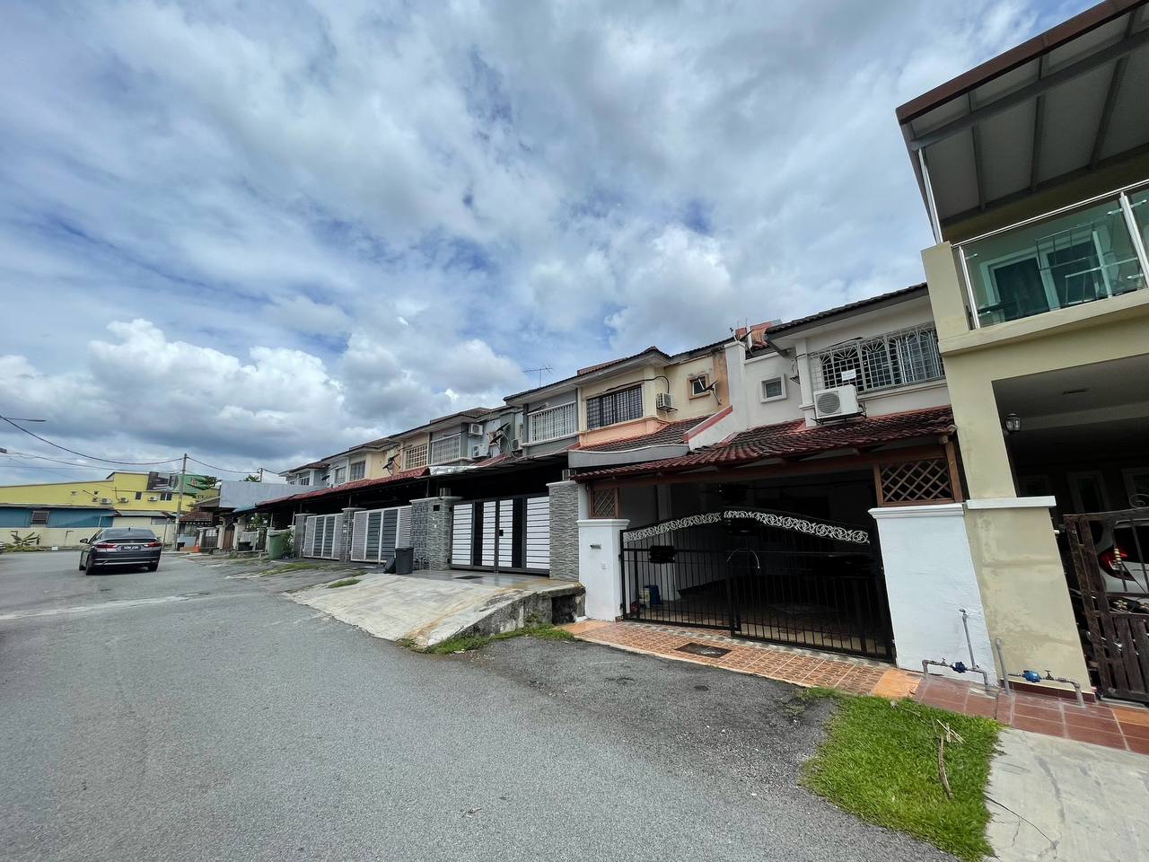 Freehold Renovated 2 ...