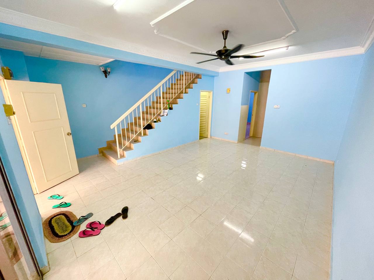 Freehold Renovated 2 Storey Terrace Near Mrt - photo 3