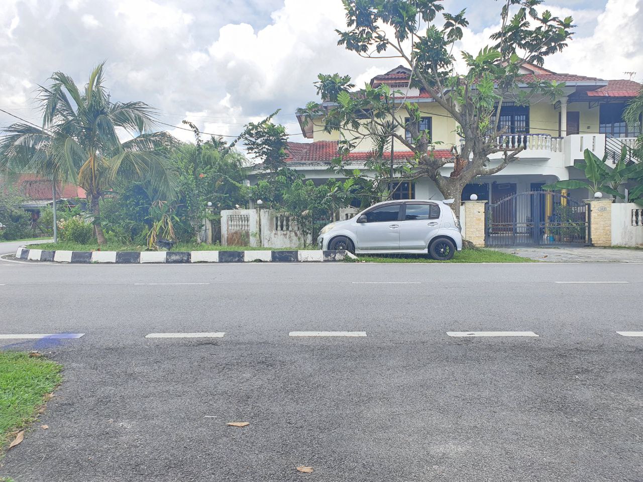Freehold Facing Main Road Cheap 1 Storey Bungalow - photo 8