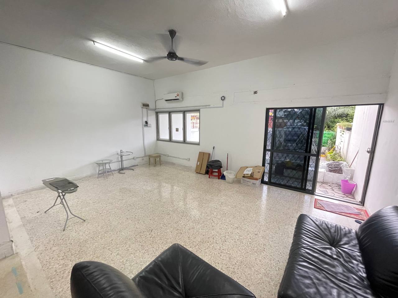 Non Bumi Facing Open 2 Storey Terrace Renovated - photo 2