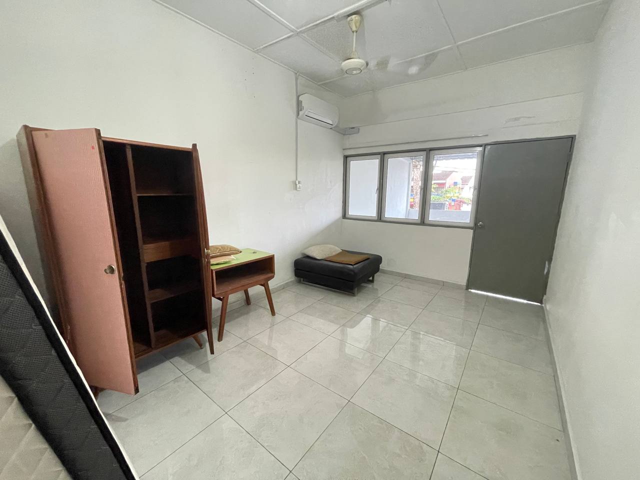 Non Bumi Facing Open 2 Storey Terrace Renovated - photo 8