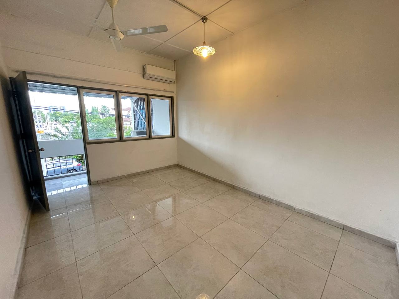 Non Bumi Facing Open 2 Storey Terrace Renovated - photo 10