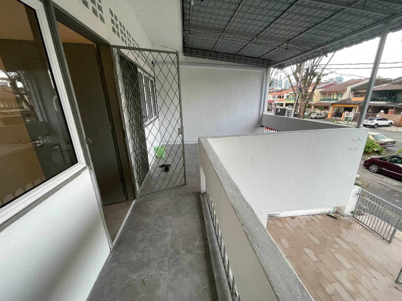 Non Bumi Facing Open 2 Storey Terrace Renovated - photo 11