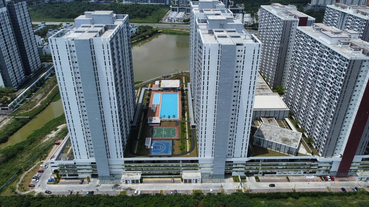 BRAND NEW, Lakefront Homes, Cyberjaya - photo 3