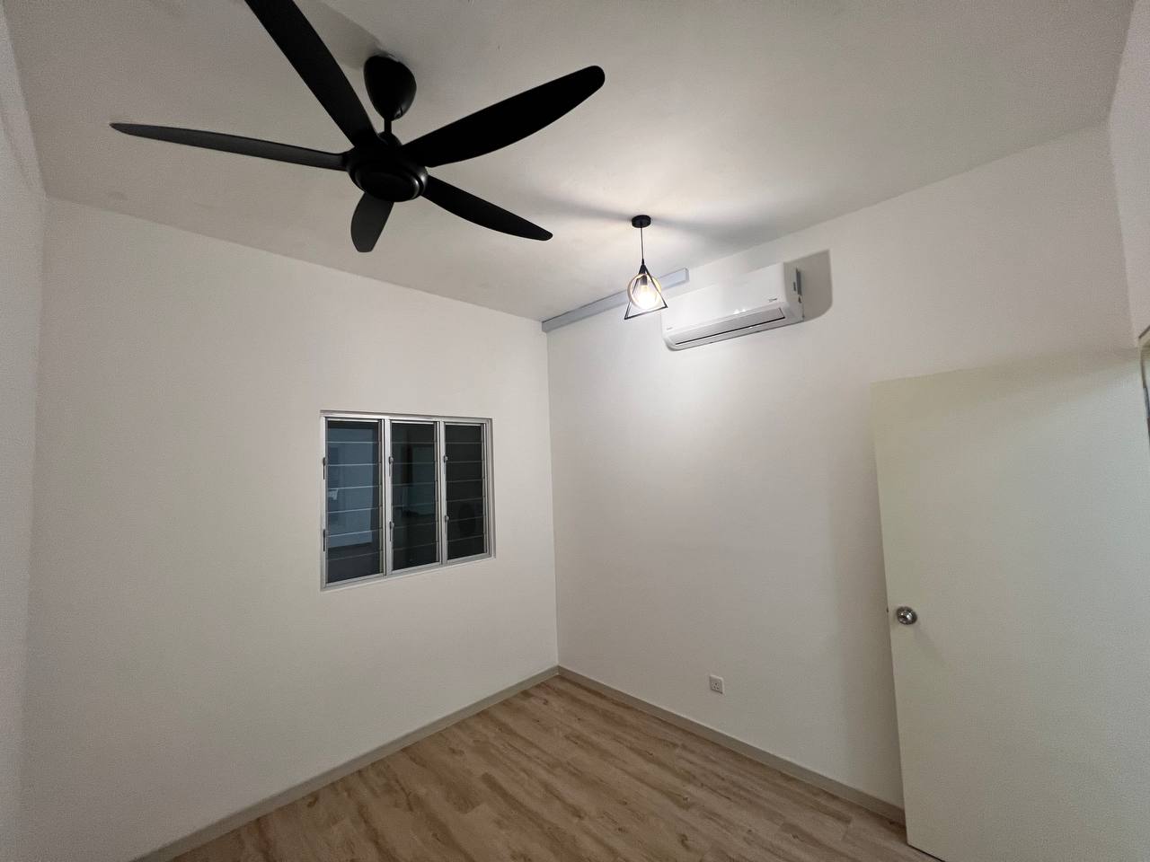 BRAND NEW, Lakefront Homes, Cyberjaya - photo 10