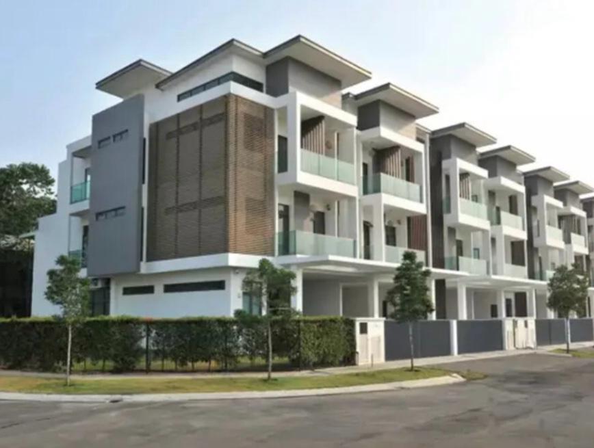 Reflexion Pool Villa Bandar Nusaputra Puchong - photo 7