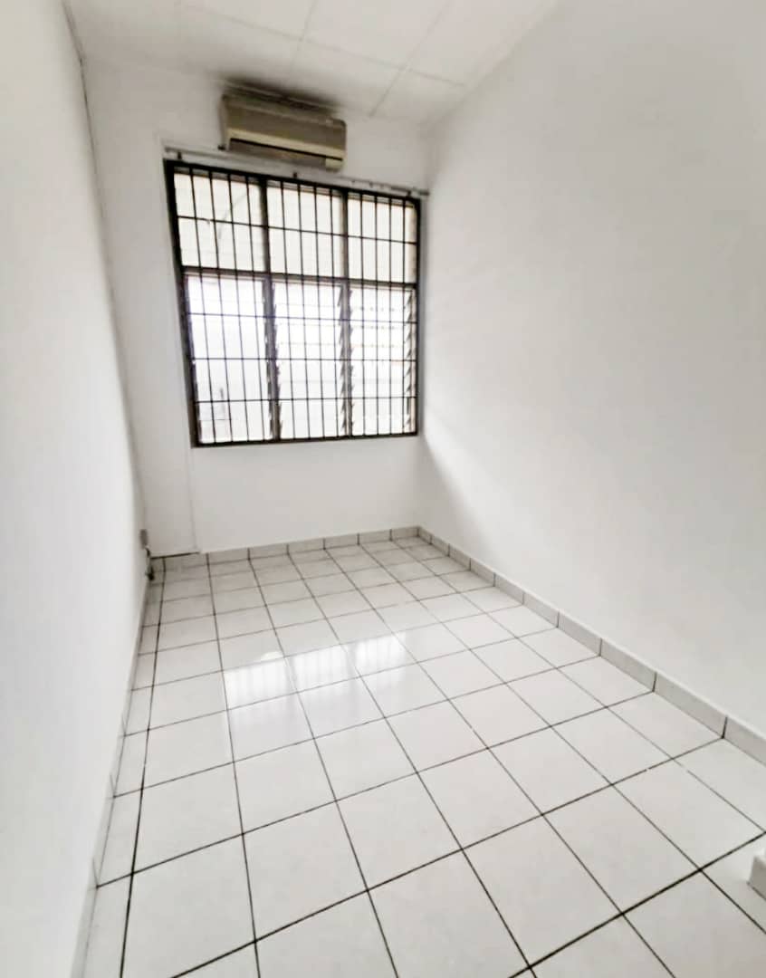 FULL LOAN 1 STOREY Taman Molek, Johor Bahru - photo 2
