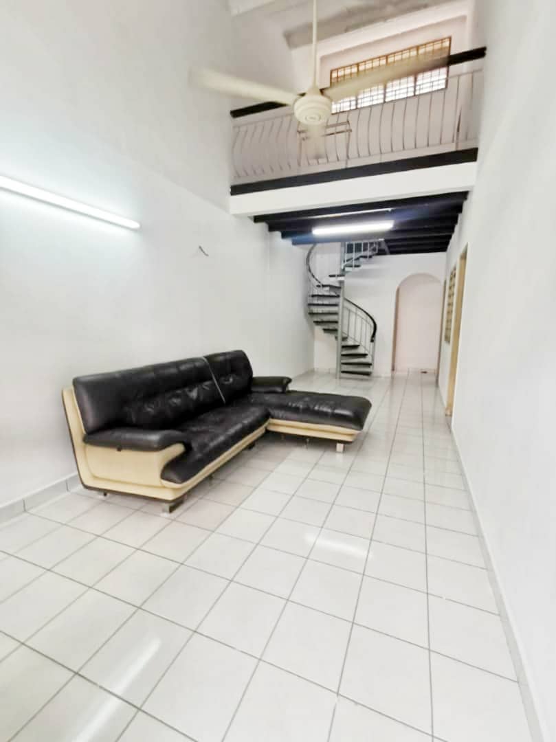 FULL LOAN 1 STOREY Taman Molek, Johor Bahru - photo 4