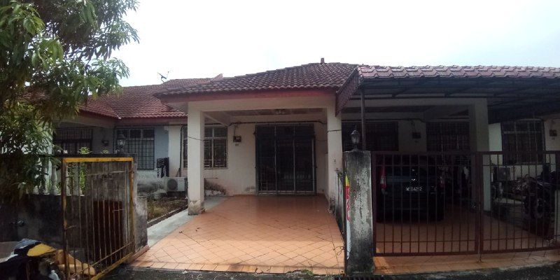 SINGLE STOREY TERRACE HOUSE BANDAR RINCHING - photo 1