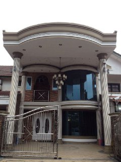 Renovated 2 And Half Storey Bandar Tun Hussein Onn