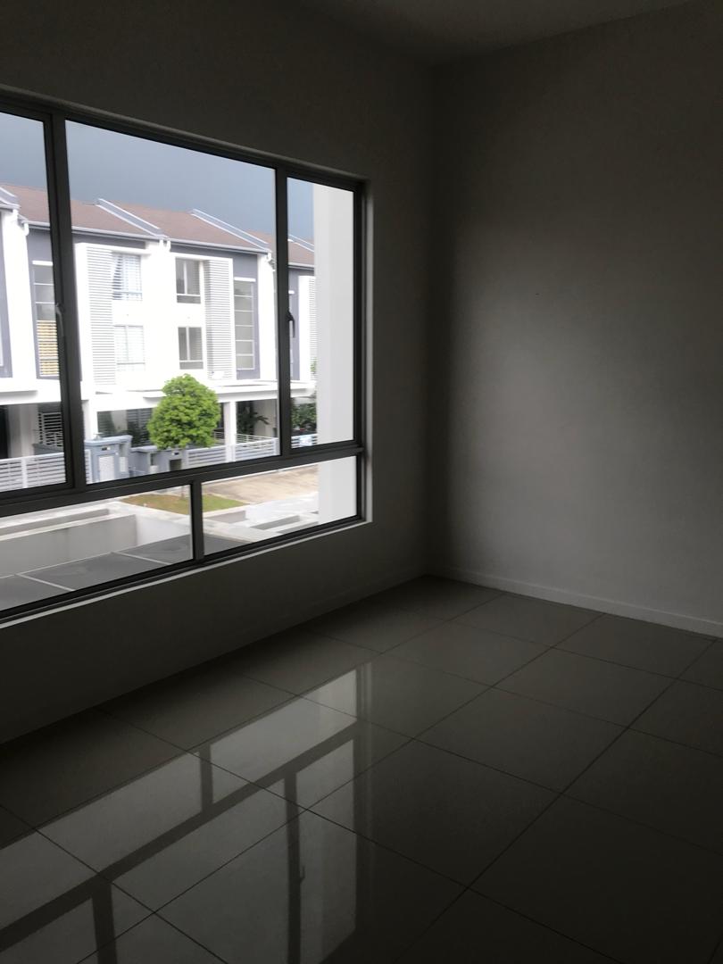New Superlink Three Storey Tropicana Heights - photo 8