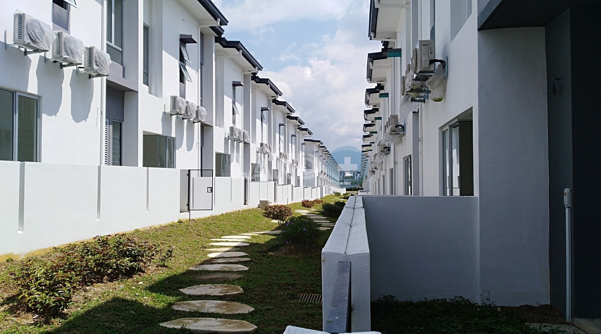 New Superlink Three Storey Tropicana Heights - photo 4