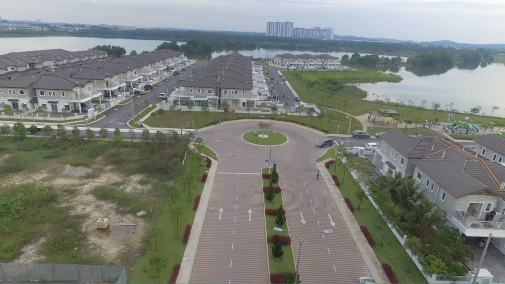 Double Storey Terrace Desiran Bayu Puchong - photo 2