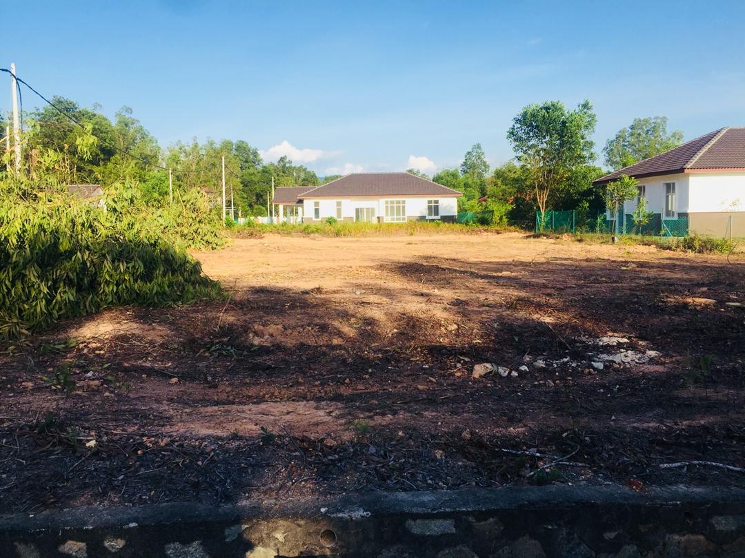 DUA BANGLO LOT BERSEBELAHAN MAHKOTA HILL LENGGENG
