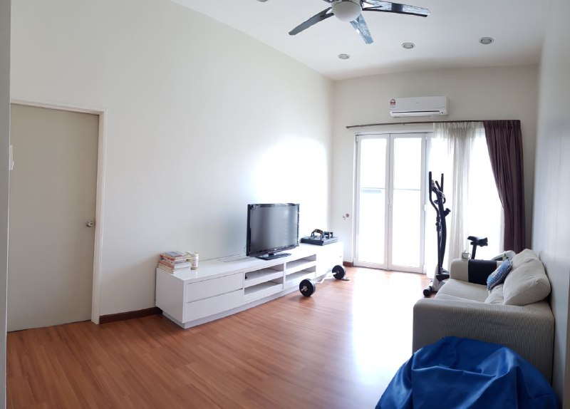 RENOVATED 2 STOREY SEMI D RENOVATED SAUJANA IMPIAN