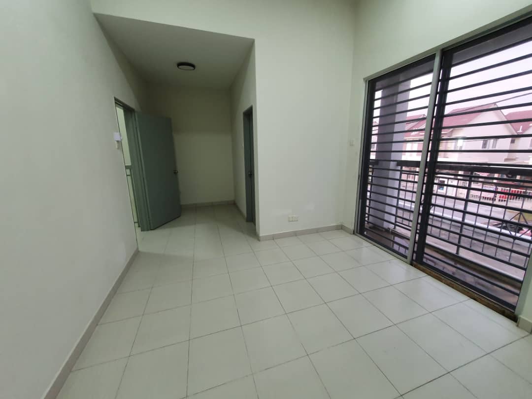 Double Storey Semi-D Alam Suria 2 Puncak Alam - photo 2