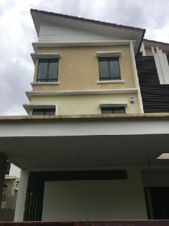 3 storey Semi D Taman Tropika 2 in front of playgr