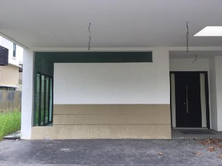 3 storey Semi D Taman Tropika 2 in front of playgr - photo 3