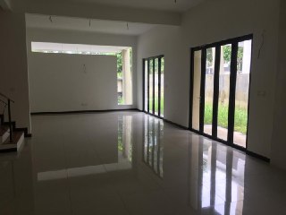 3 storey Semi D Taman Tropika 2 in front of playgr - photo 4