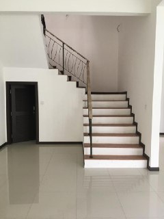 3 storey Semi D Taman Tropika 2 in front of playgr - photo 6