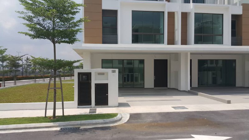 Extra Land Corner Lot 3 Storey Lake Point Residenc