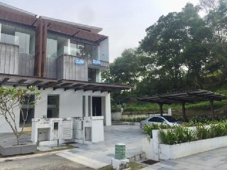 Corner Lot Semi- D Private Pool The Maison