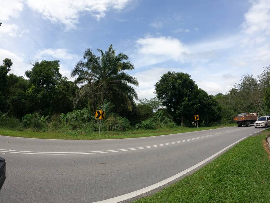 Tanah Tepi Jalan Mahkota Hill Lenggeng Jalan Broga