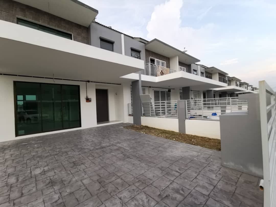 DOUBLE STOREY CORNER LOT UNIT TAMAN SAUJANA KLIA