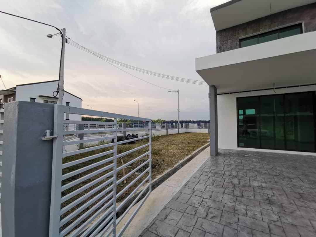 DOUBLE STOREY CORNER LOT UNIT TAMAN SAUJANA KLIA - photo 2