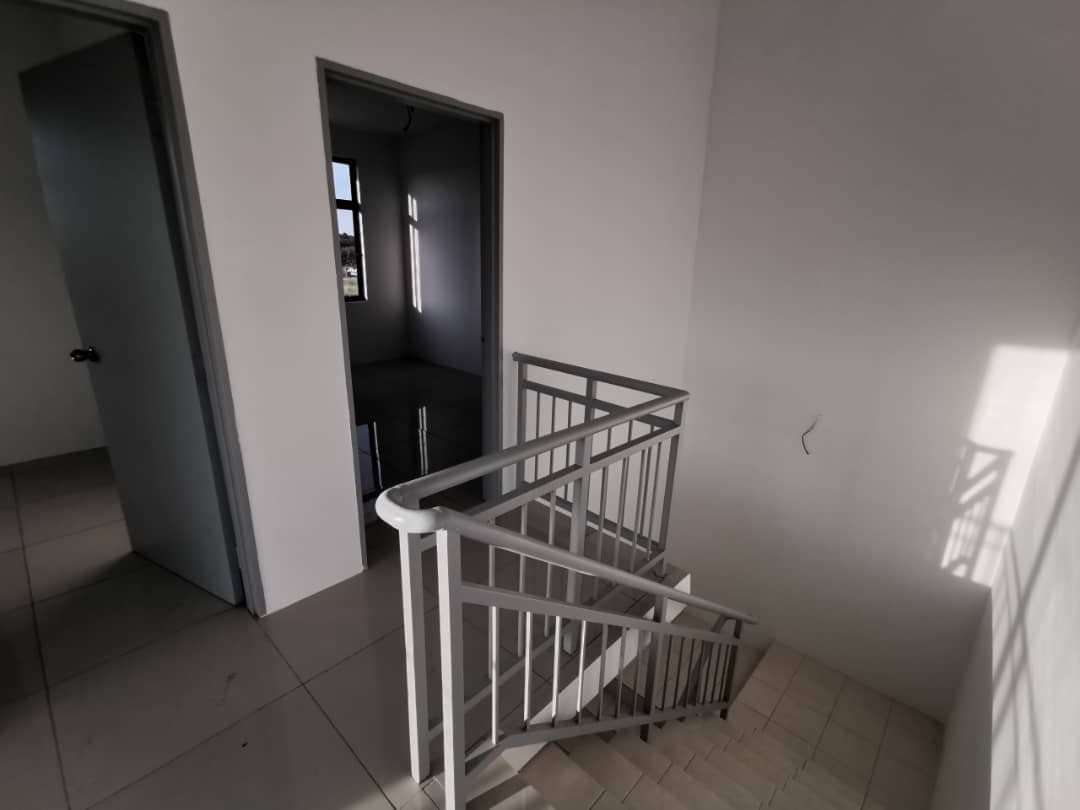 DOUBLE STOREY CORNER LOT UNIT TAMAN SAUJANA KLIA - photo 3