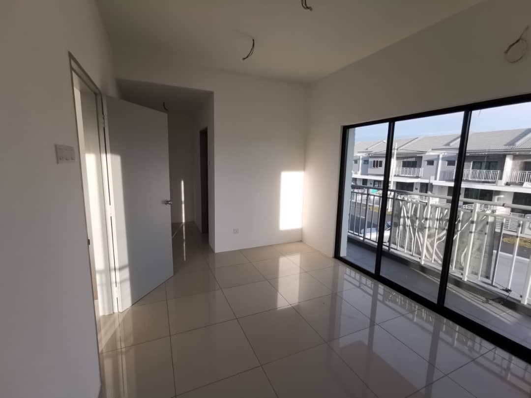 DOUBLE STOREY CORNER LOT UNIT TAMAN SAUJANA KLIA - photo 9