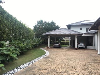 MANSION LIKE SPACIOUS BUNGALOW BANGI GOLF RESORT