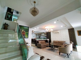 RENOVATED and EXTENDED 2 storey SUPERLINK - photo 2