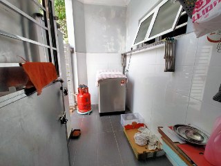 RENOVATED and EXTENDED 2 storey SUPERLINK - photo 8