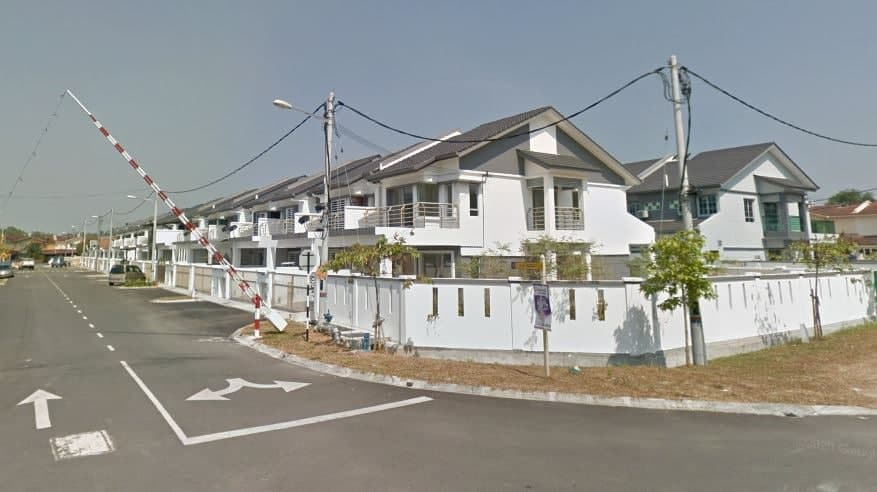Double Storey Terrace Corner Lot Bukit Beruntung - photo 1