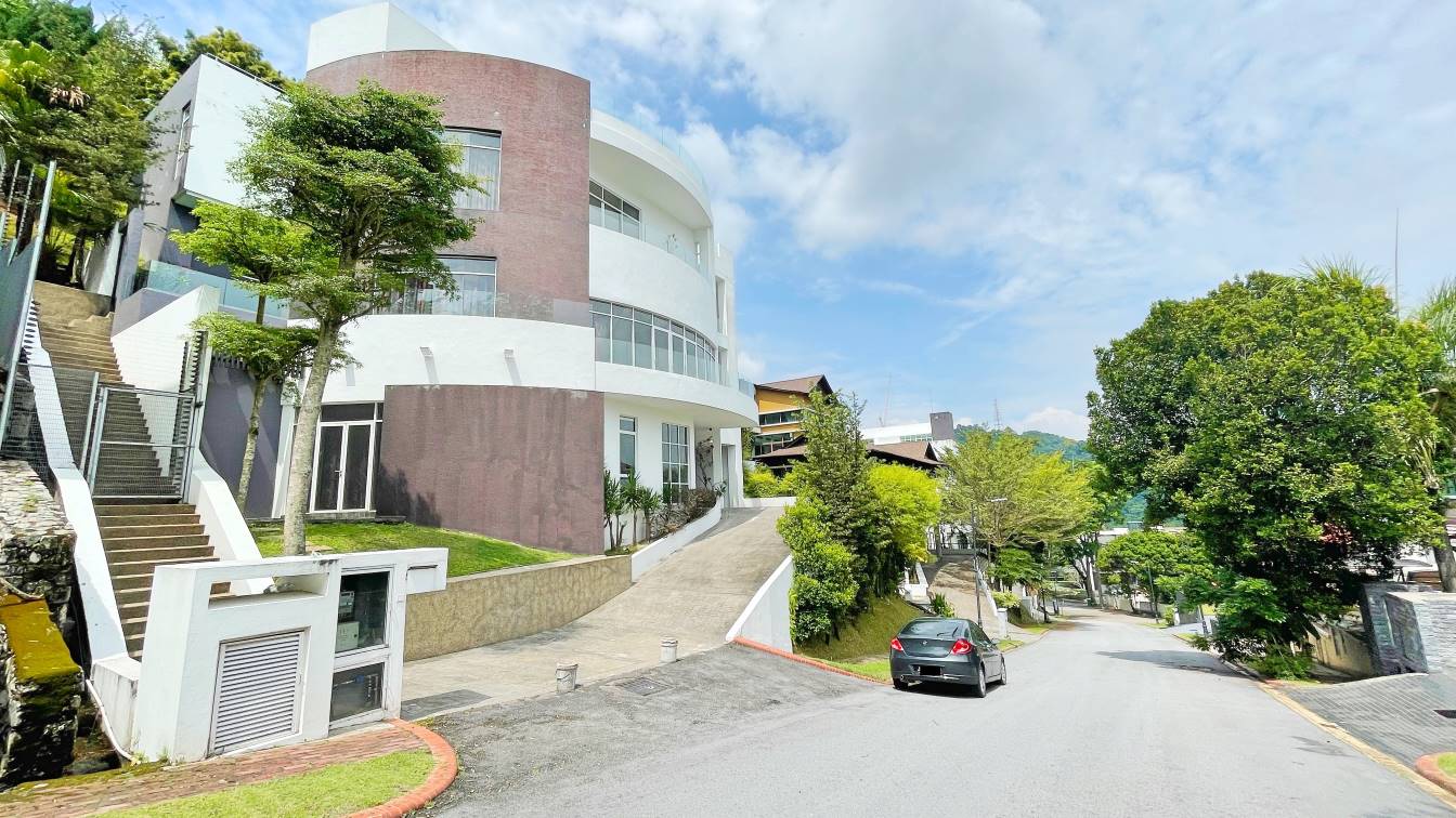 Hot 3 Storey Bungalow House Country Height Daman