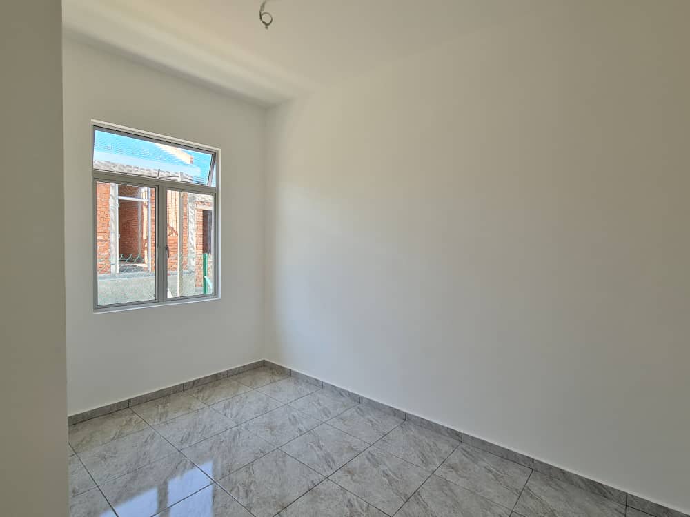 FREEHOLD NEW HOUSING Single Storey Terrace 20x65 - photo 3