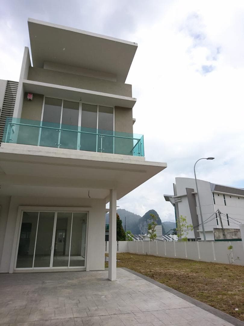 DOLOMITE TEMPLER DOUBLE STOREY CORNER LOT SELAYANG