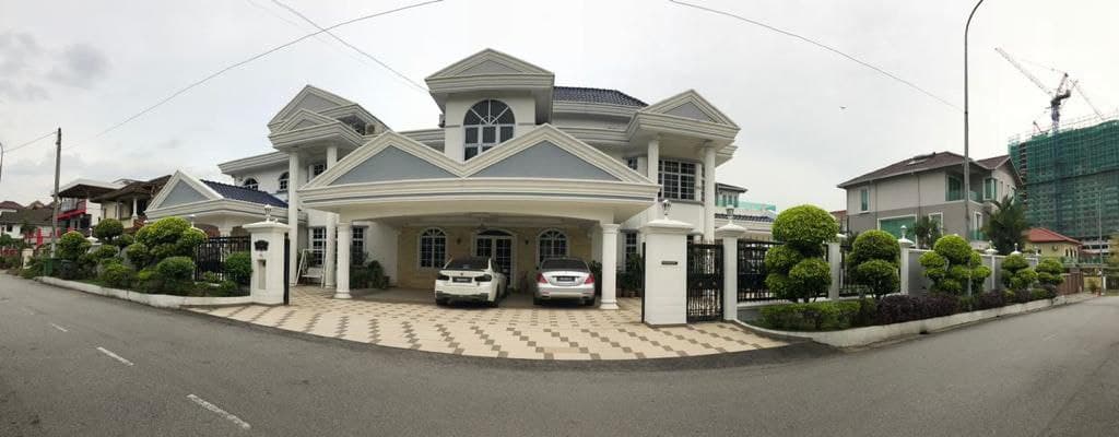 BUNGALOW LOCATED AT THE CENTRE OF SETIAWANGSA