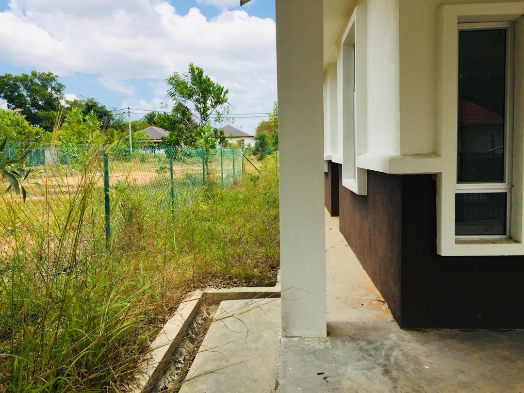 BUNGALOW WITH BIG LAND 17104 SQFT MAHKOTA HILL - photo 2