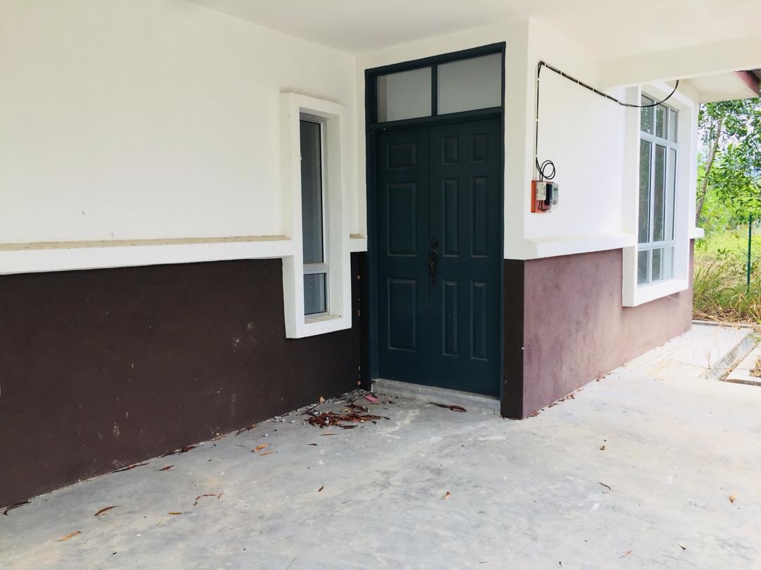 BUNGALOW WITH BIG LAND 17104 SQFT MAHKOTA HILL - photo 3