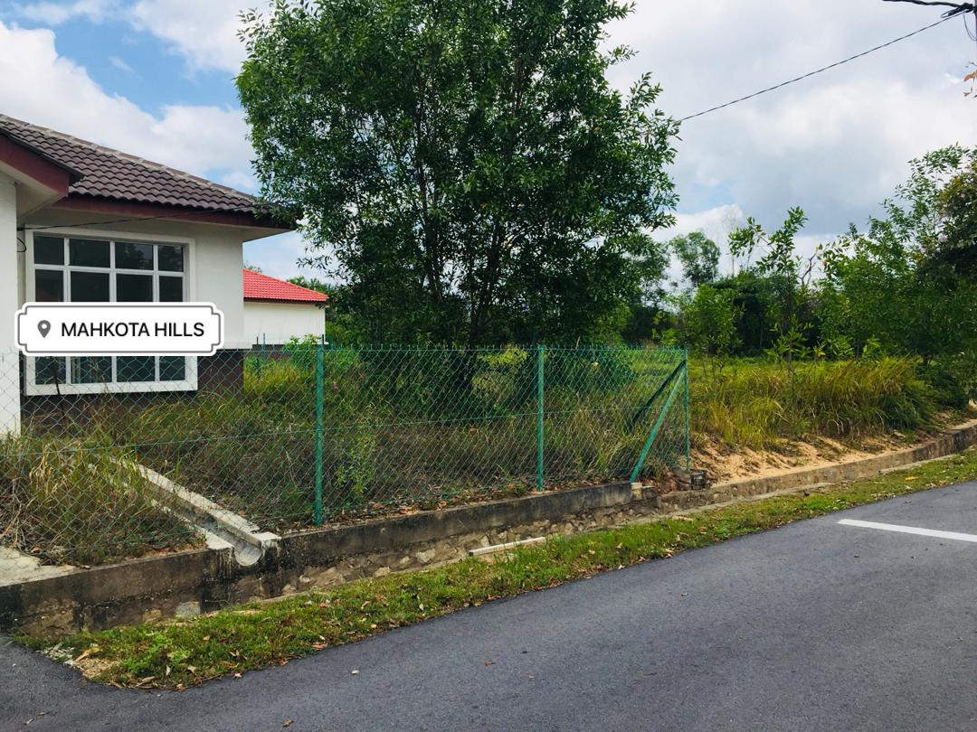 BUNGALOW WITH BIG LAND 17104 SQFT MAHKOTA HILL - photo 4